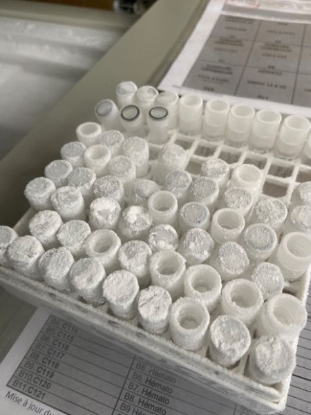 2 cryotubes -140