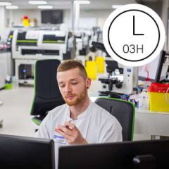 technicien de laboratoire d'urgences, poste de nuit