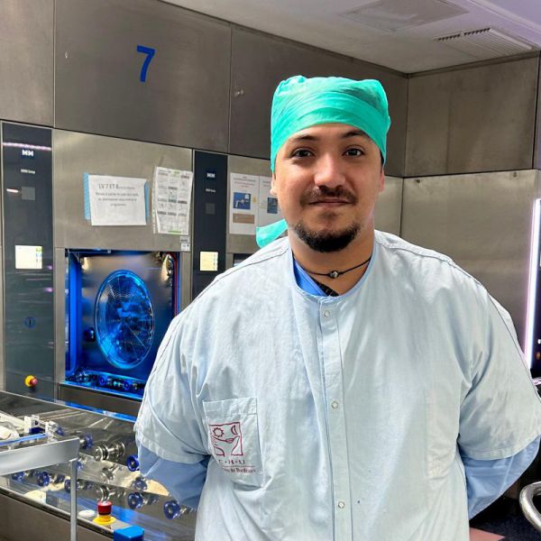Michael Teuira, agent de stérilisation à l'hôpital Pellegrin