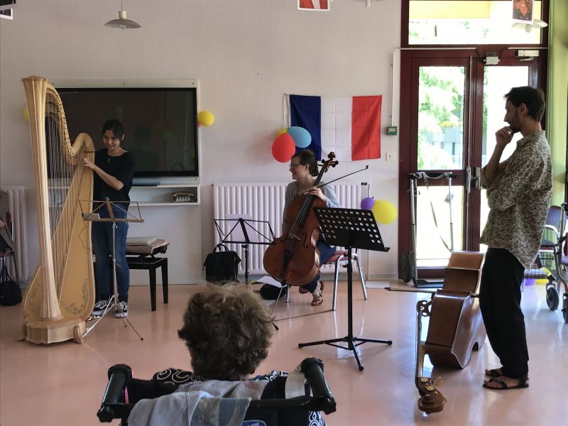 musiciens en concert à l'ehpad de lormont