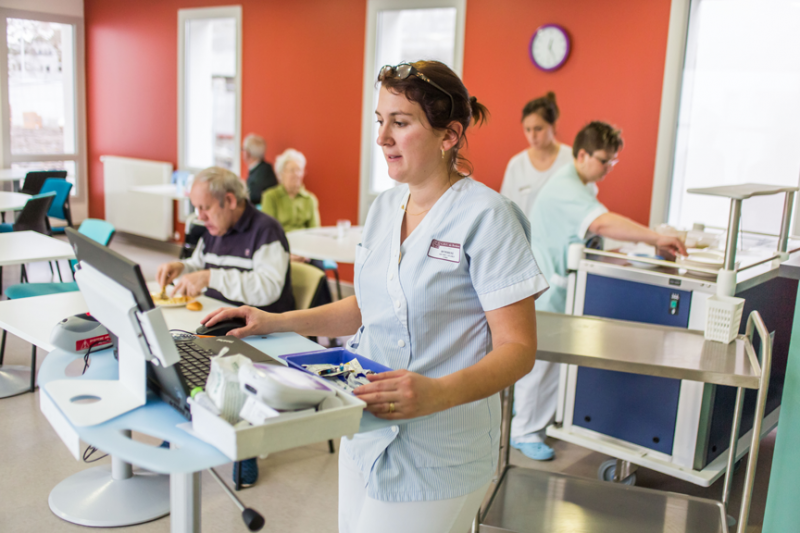 Equipe mobile de geriatrie, geriatrie, EHPAD, personnes agees, infirmiere