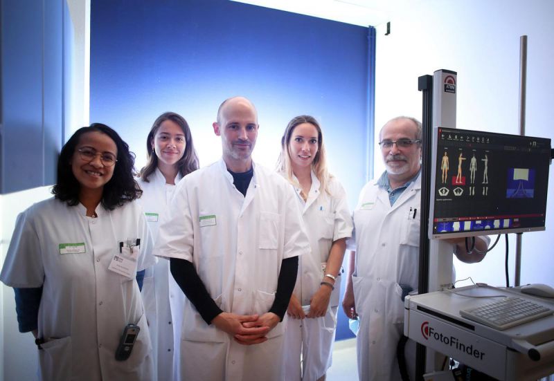 l'Présentation de l'équipe de dermatologie dirigée par le Pr Seneschal 