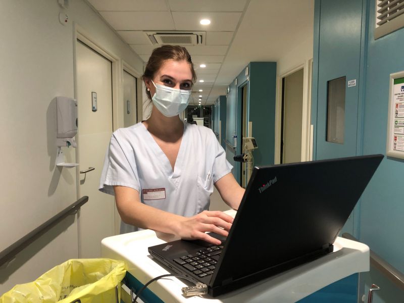 Hannah Trickett, infirmière en gériatrie Hannah Trickett, infirmière en gériatrie