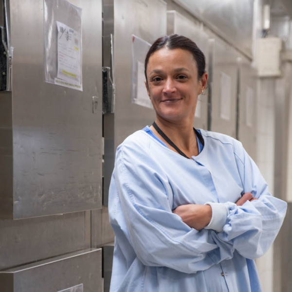 Laetitia Tilmont, agent du service mortuaire à l'hôpital Saint-André - CHU de Bordeaux Laetitia Tilmont, agent du service mortuaire à l'hôpital Saint-André - CHU de Bordeaux